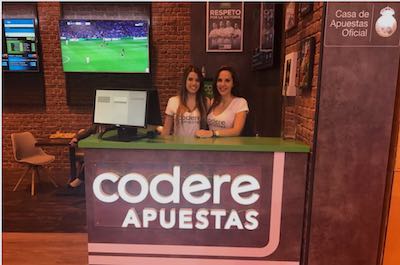 Dependientas en tienda fisica de Codere